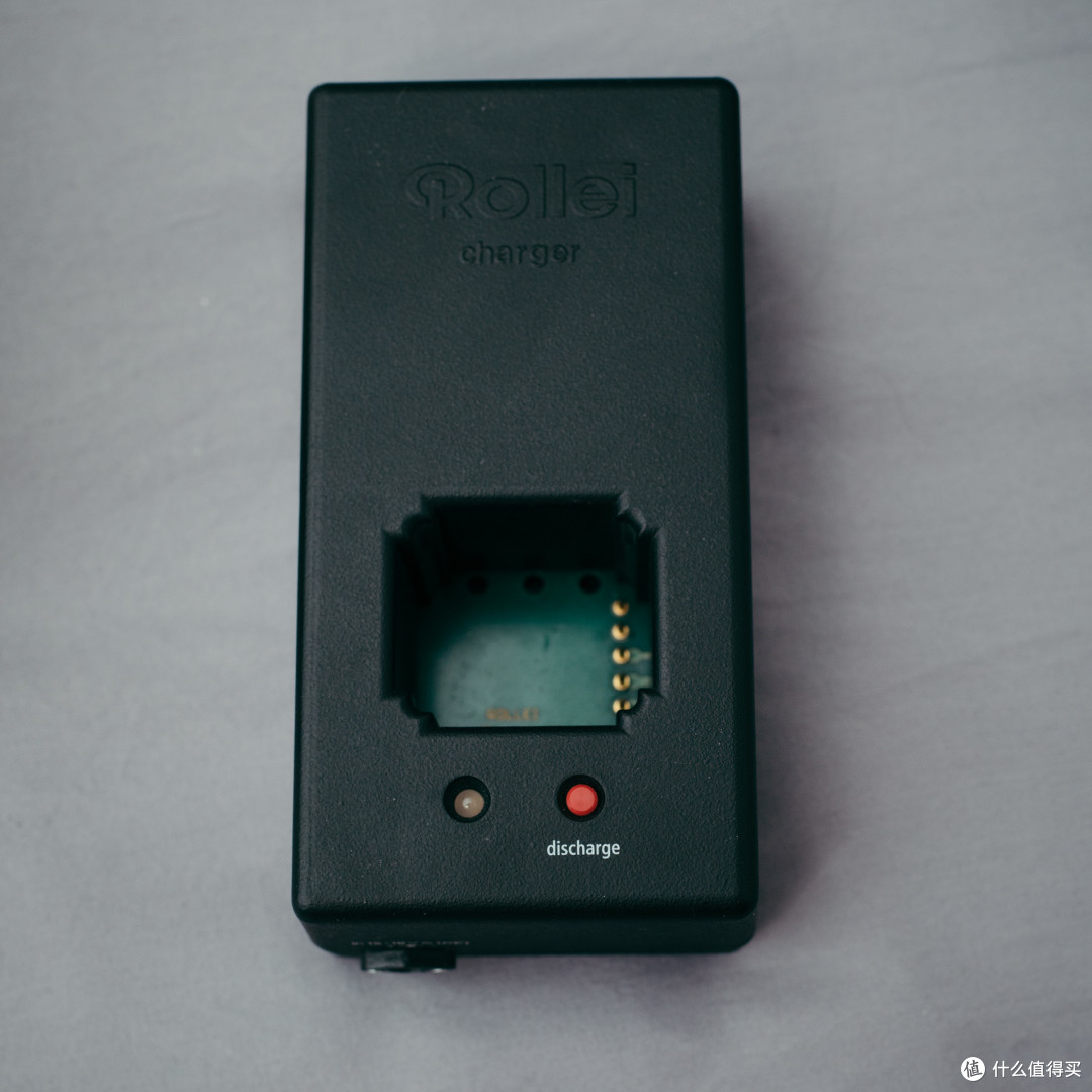 没错，这个就是6008的充电器。