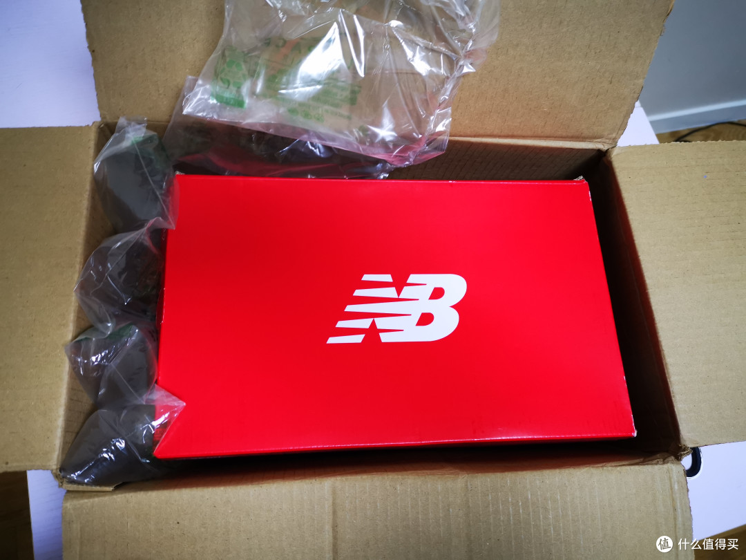 是噱头还是确有实效?镭射切割的New Balance Fresh Foam Lazr v2 Hypoknit 跑鞋开箱