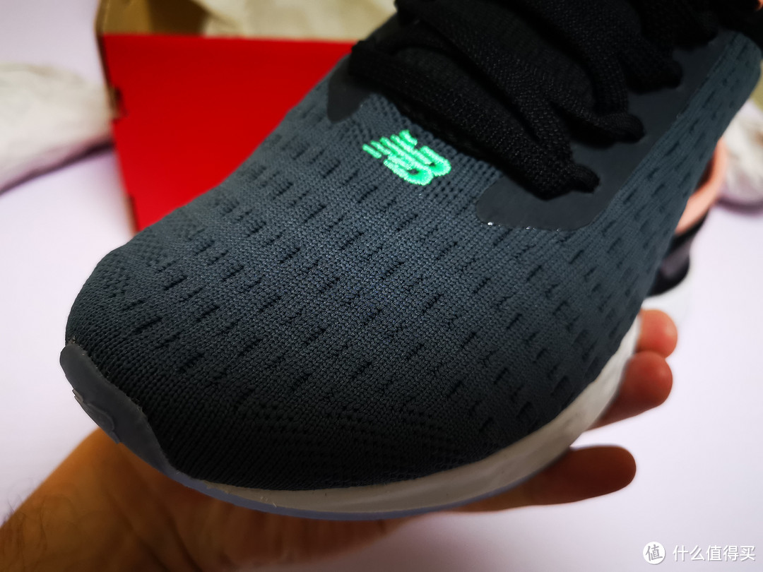 是噱头还是确有实效？镭射切割的New Balance Fresh Foam Lazr v2 Hypoknit 跑鞋开箱