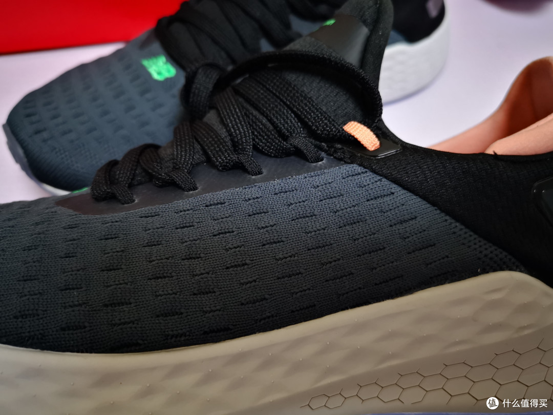 是噱头还是确有实效?镭射切割的New Balance Fresh Foam Lazr v2 Hypoknit 跑鞋开箱