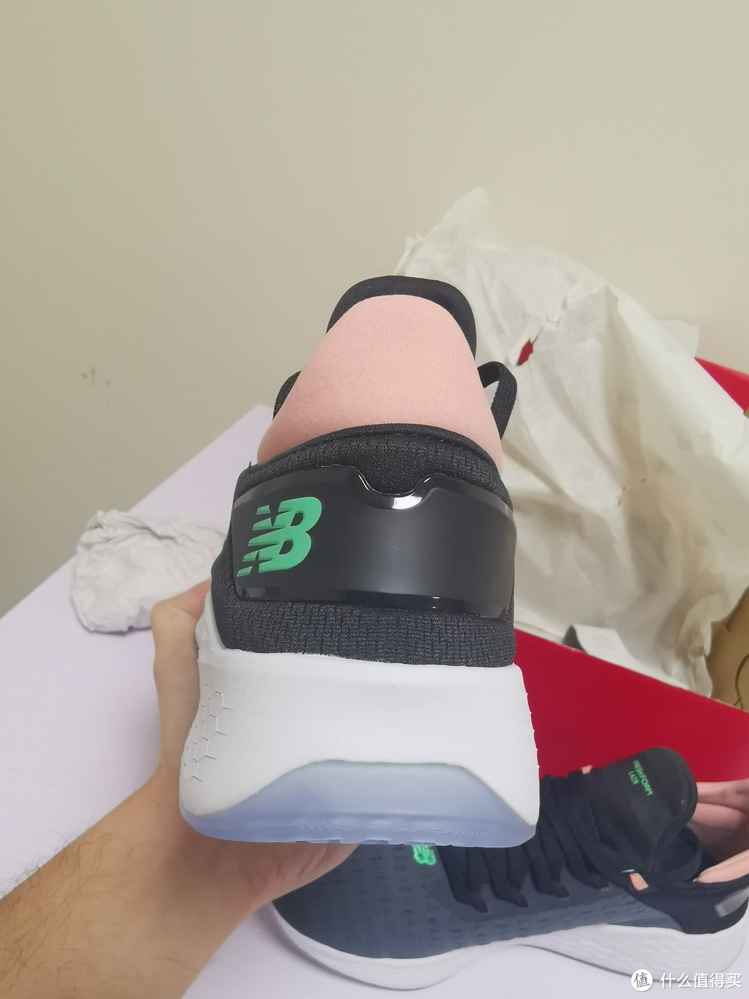 是噱头还是确有实效？镭射切割的New Balance Fresh Foam Lazr v2 Hypoknit 跑鞋开箱