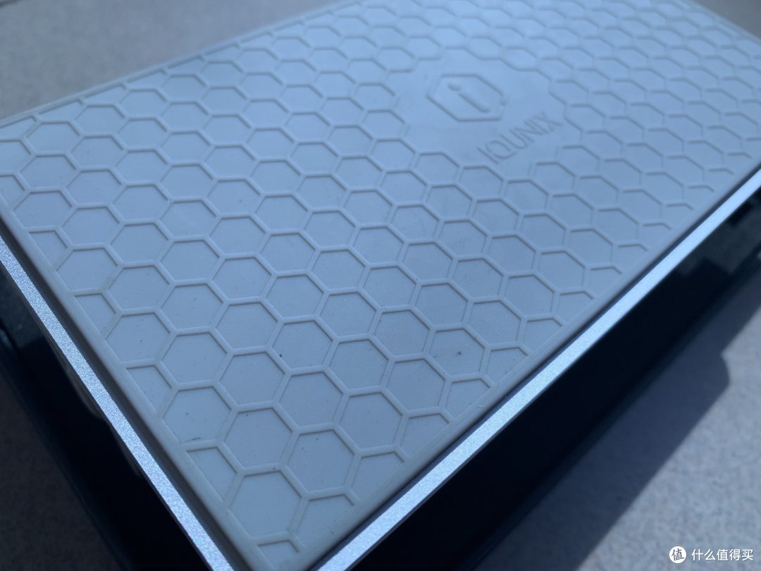 这个垫子还有个名字叫“iQunix Pad”