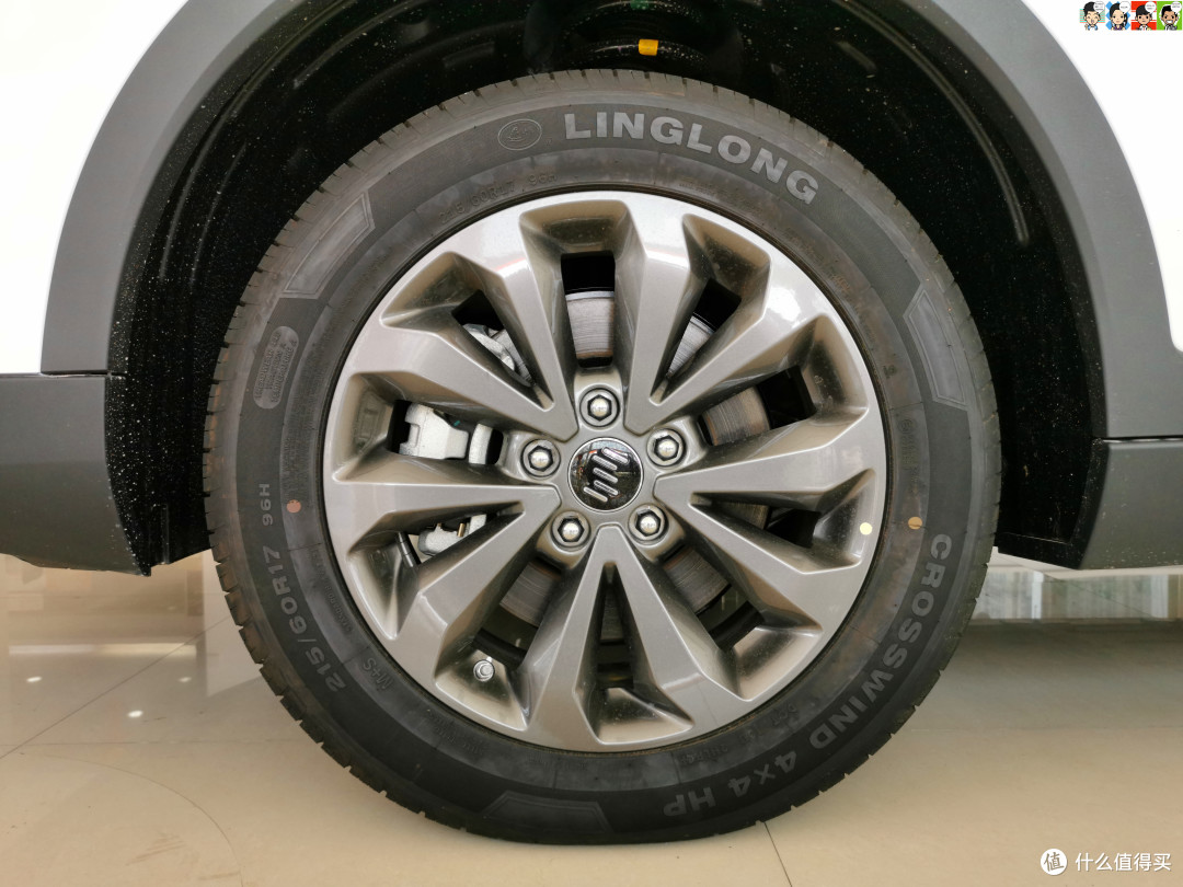 215/60 R17枪灰色扇形轮毂，玲珑CROSSWIND 4x4 HP轮胎。