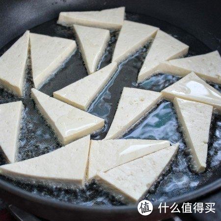 两元钱的一块豆腐能做两顿，香辣下饭，分分钟光盘的节奏