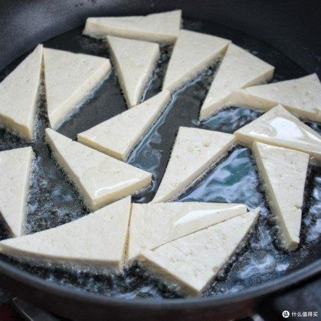 两元钱的一块豆腐能做两顿,香辣下饭,分分钟光盘的节奏