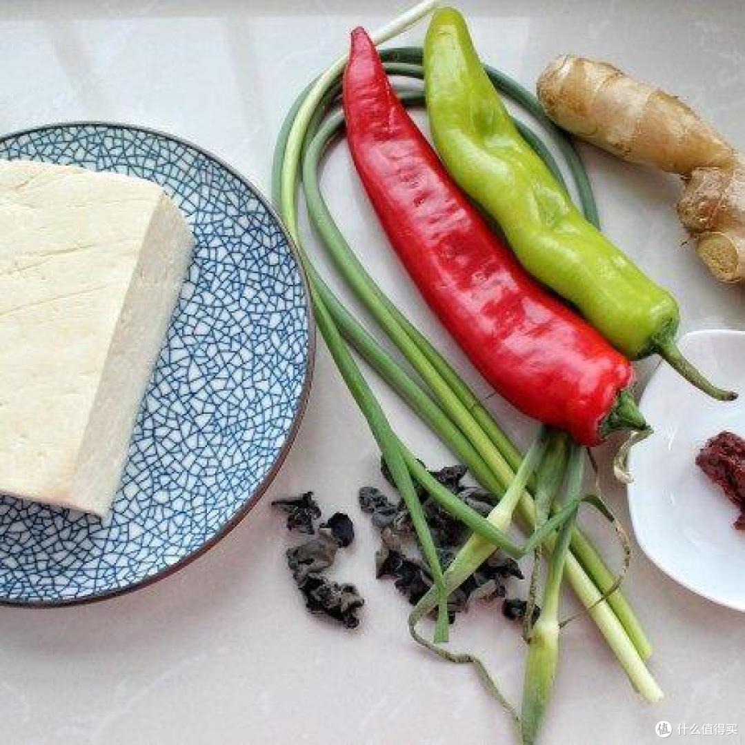 两元钱的一块豆腐能做两顿,香辣下饭,分分钟光盘的节奏