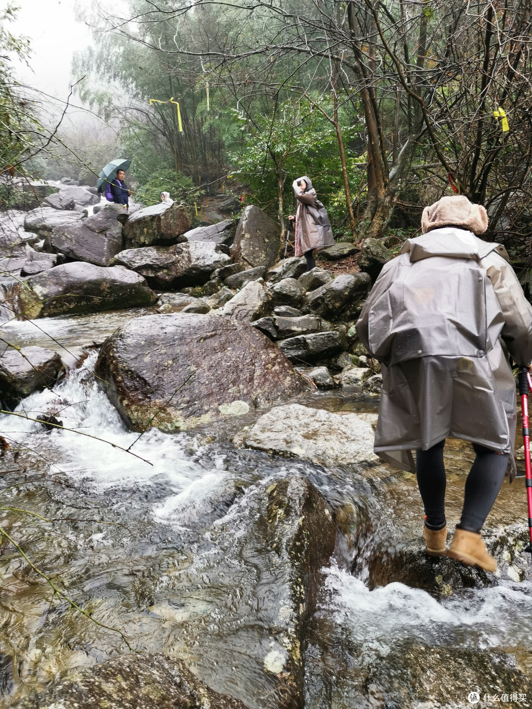 3月份雨水还比较多,现在应该好了,这是个医学博士的背影