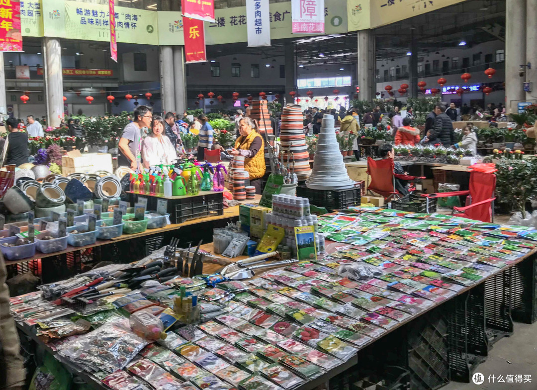 光花肥就能摆这么大一摊子