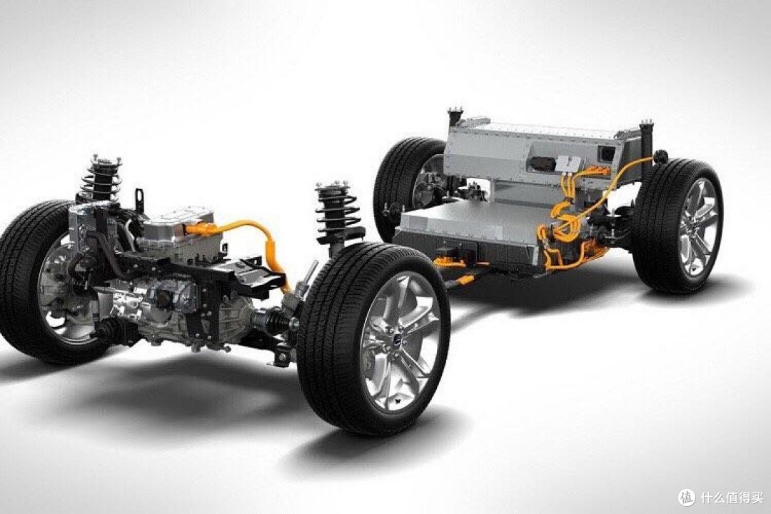 福特的2012款福克斯 Electric的底盘架构，它是基于福特的燃油车平台Global C-carplatform平台改造而来的。