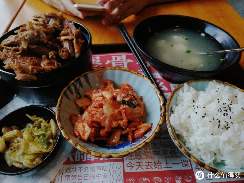 犟骨头套餐，随意在美团搜索的美食排行榜，大大的骨头抓起来咬很过瘾，不过后来回厦门发现竟然有分店，体验值瞬间降低。<br >