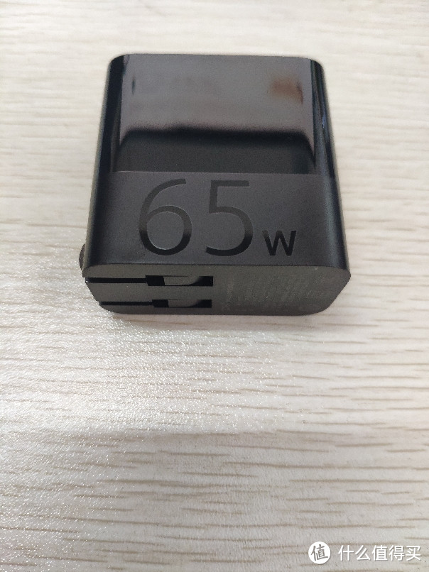 极致便携——紫米65w 适配器HA712