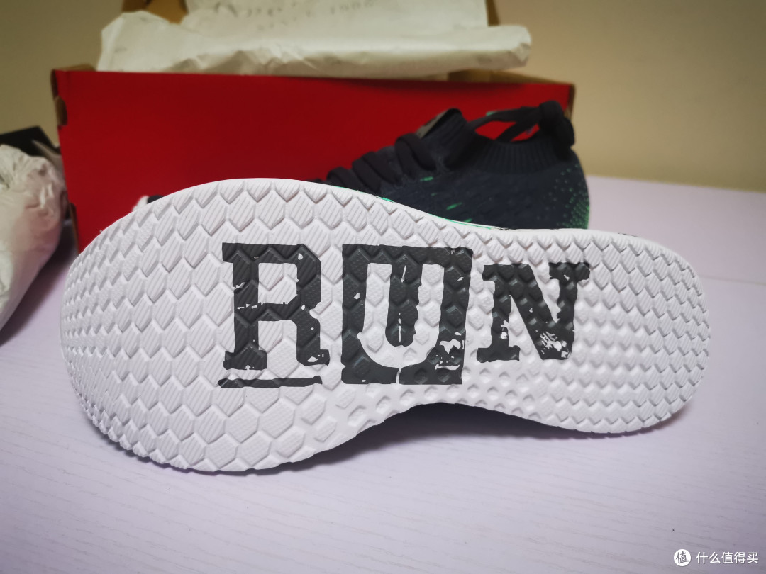 目前在售的最轻款NB跑鞋竟然是它?——New Balance Fresh Foam Zante Solas 伦敦马拉松特别款跑鞋开箱