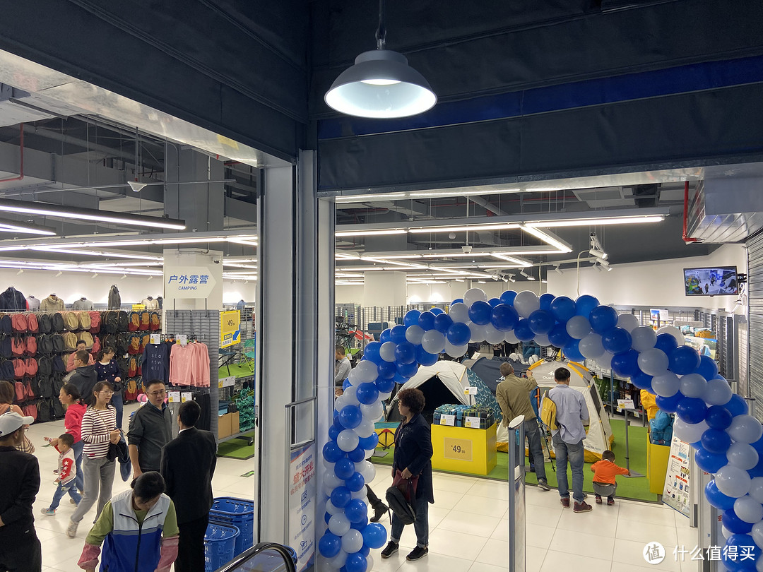 进店送背包：终于来了，迪卡侬运动装备兰州店开业了