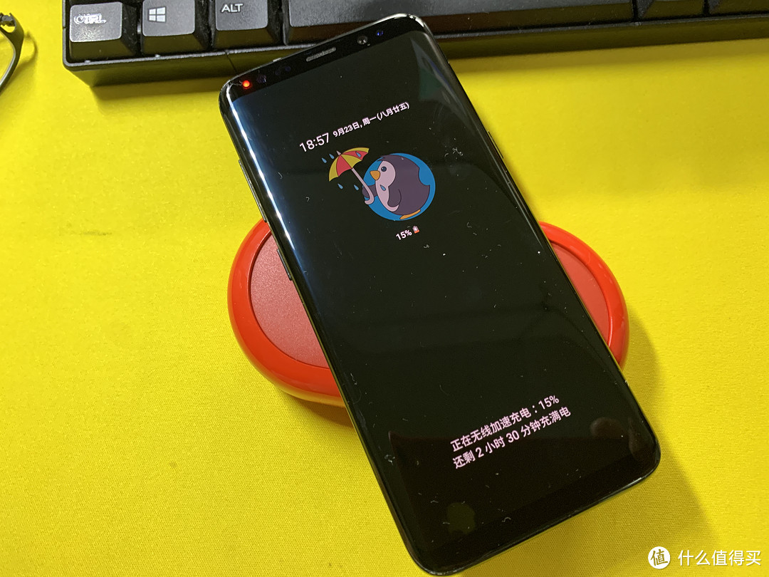 出街好看+不用带线：iPhone 同款骚红配色充电宝—cike小红玩 使用体验