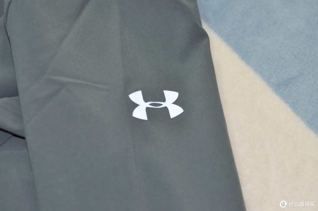 秋冬运动装备升级：Under Armour 安德玛官方 UA男子Storm运动夹克开箱