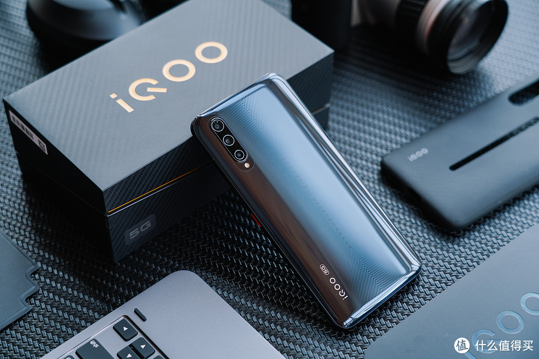 内外兼修并不贵，生而强悍性价比：iQOO Pro 5G