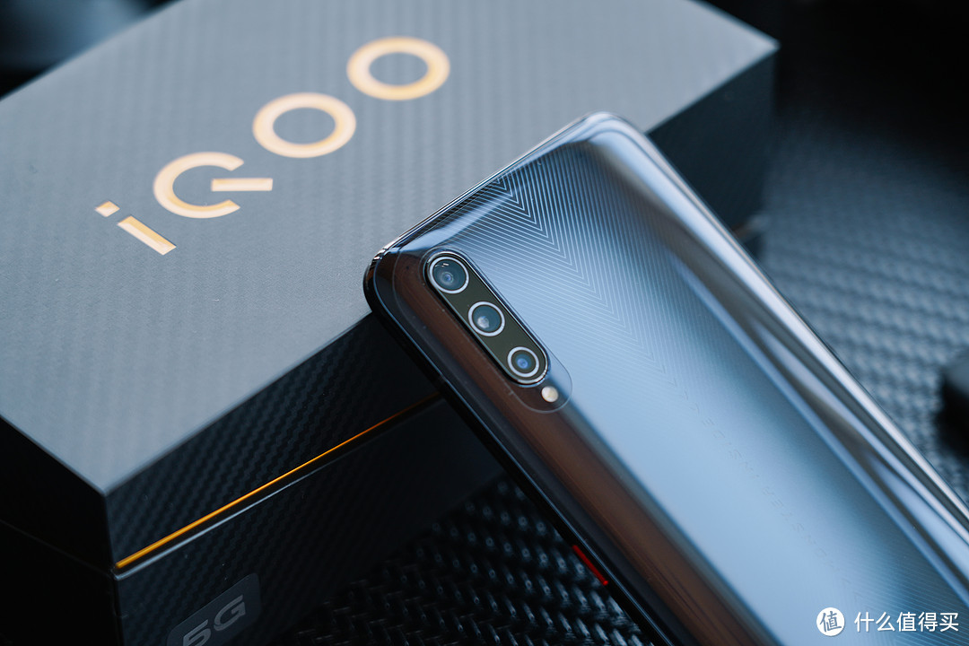 内外兼修并不贵，生而强悍性价比：iQOO Pro 5G