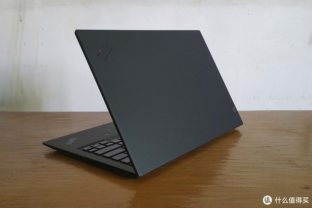 小黑粉情怀， ThinkPad X1 Carbon 6th (2018) 开箱展示