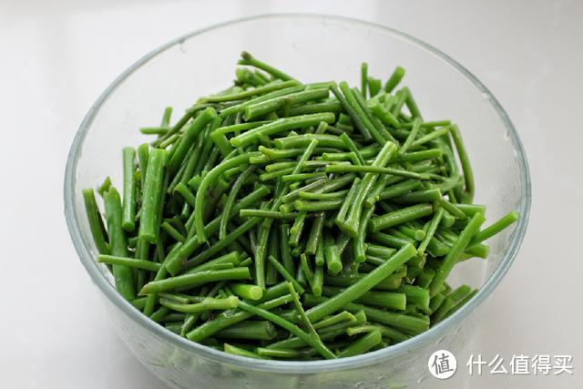 它也是野菜的一种，最适合凉拌食用，可惜很多人都不认识它