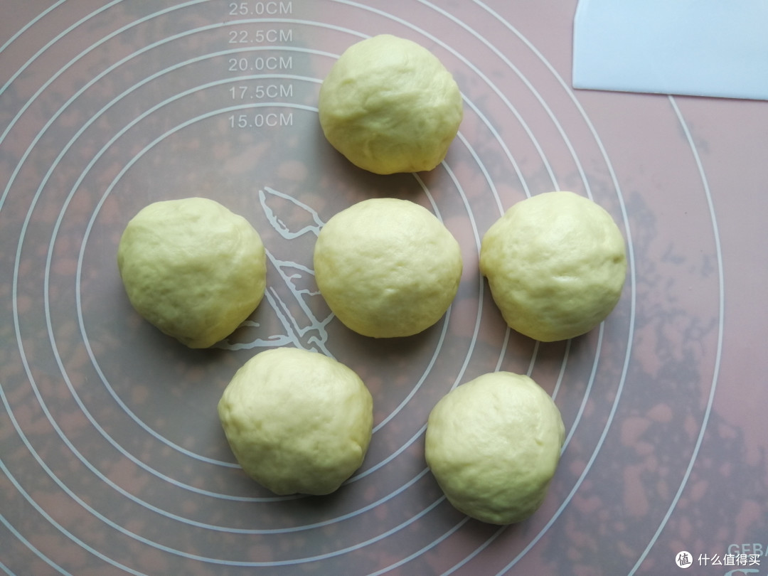 一个香芋的长假七天历程,第五天,毛毛虫面包,造型Q萌,芋香扑鼻