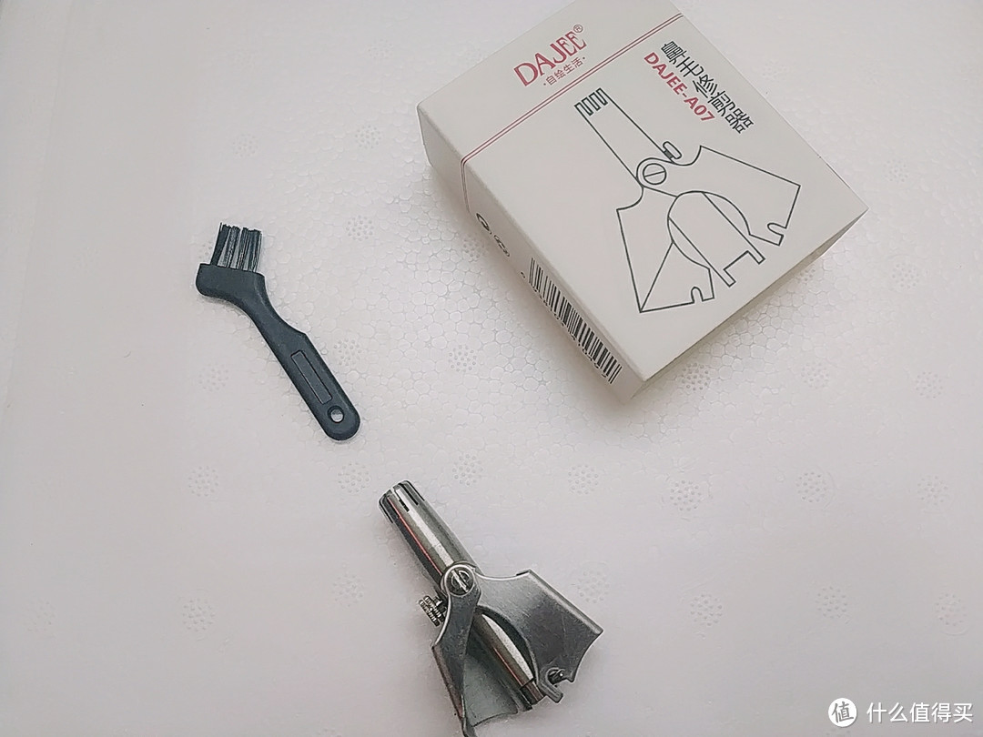 平民价鼻毛修剪器电动和手动,哪个更耐用?