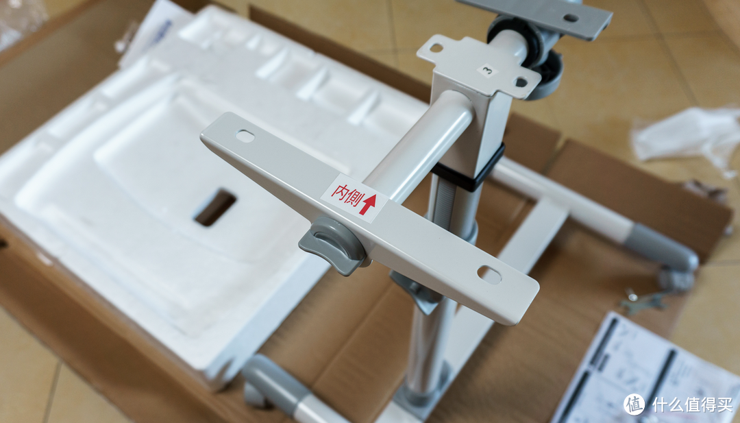 延长书桌可用面积的利器:SANWA SUPPLY移动电脑桌(简晒)