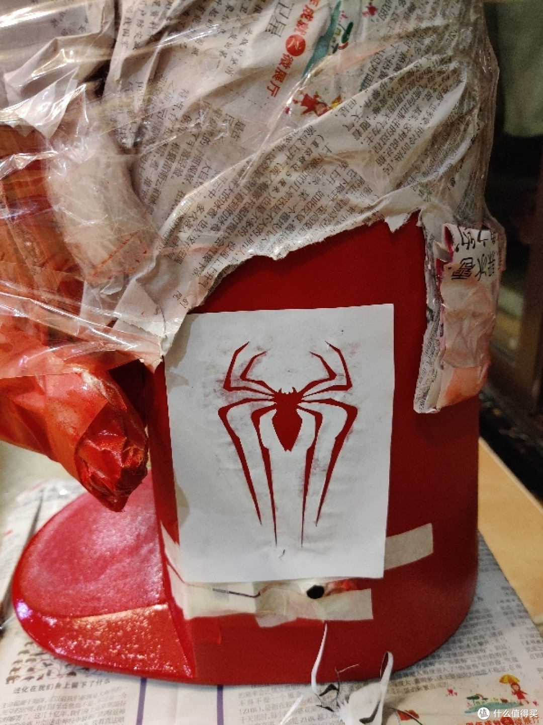 胶水贴起来中间部分先喷黑蜘蛛侠喷漆这种整个改色的不会出意外然后就