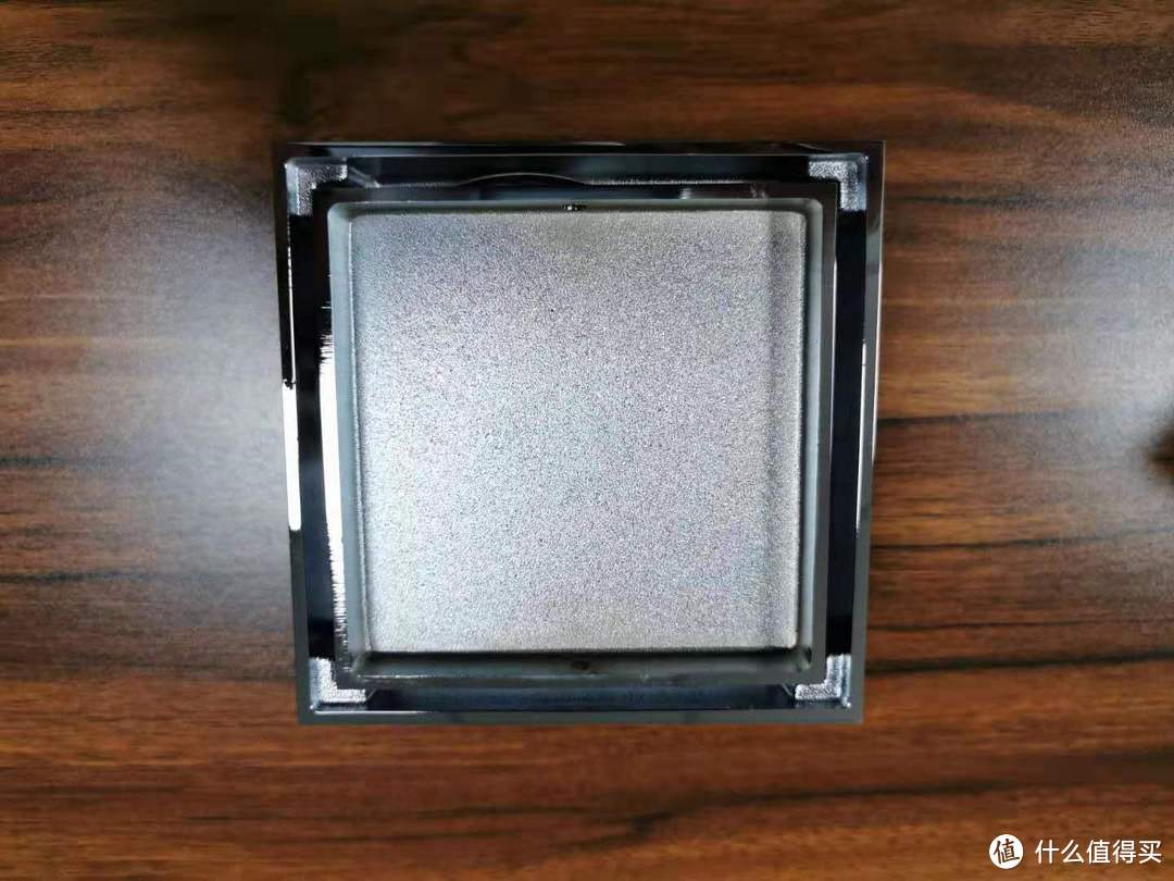 面盖翻转,可放置瓷砖,地砖颜色统一,非常美观