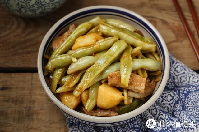 五花肉豆角炖土豆，简单美味又下饭，一周吃五次都不嫌腻