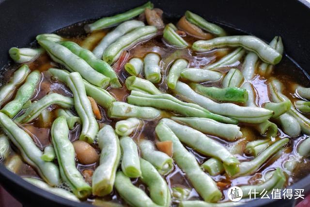 五花肉豆角炖土豆，简单美味又下饭，一周吃五次都不嫌腻