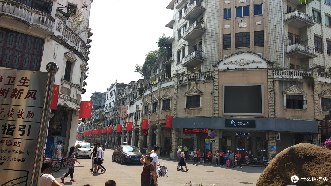 新造的骑楼 和原来的建筑不是很和谐