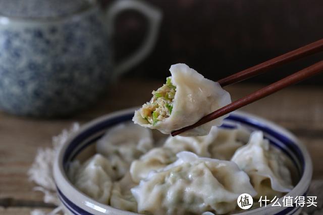 这个馅的饺子自带一股清香，咬一口倍儿鲜美，老公连吃两盘说没够