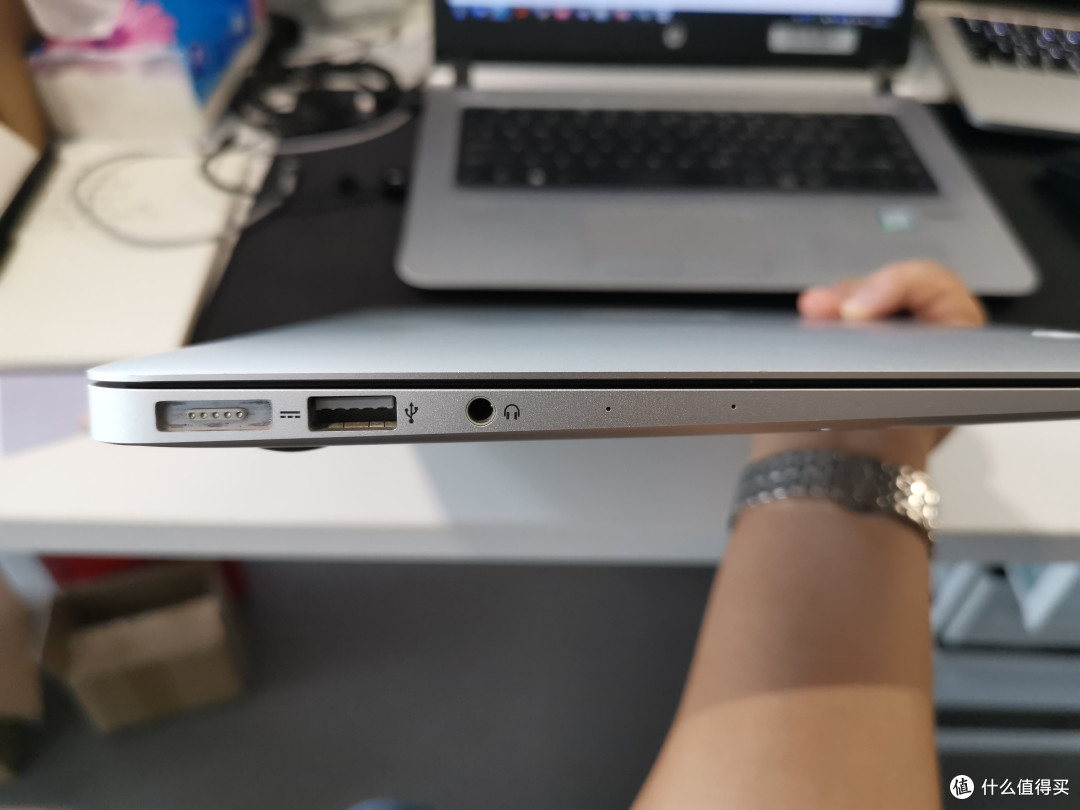 另外这个接口的设计，当年，Apple还不用我们特意去买转接头（除了VGA/HDMI等视频接口需要转接）