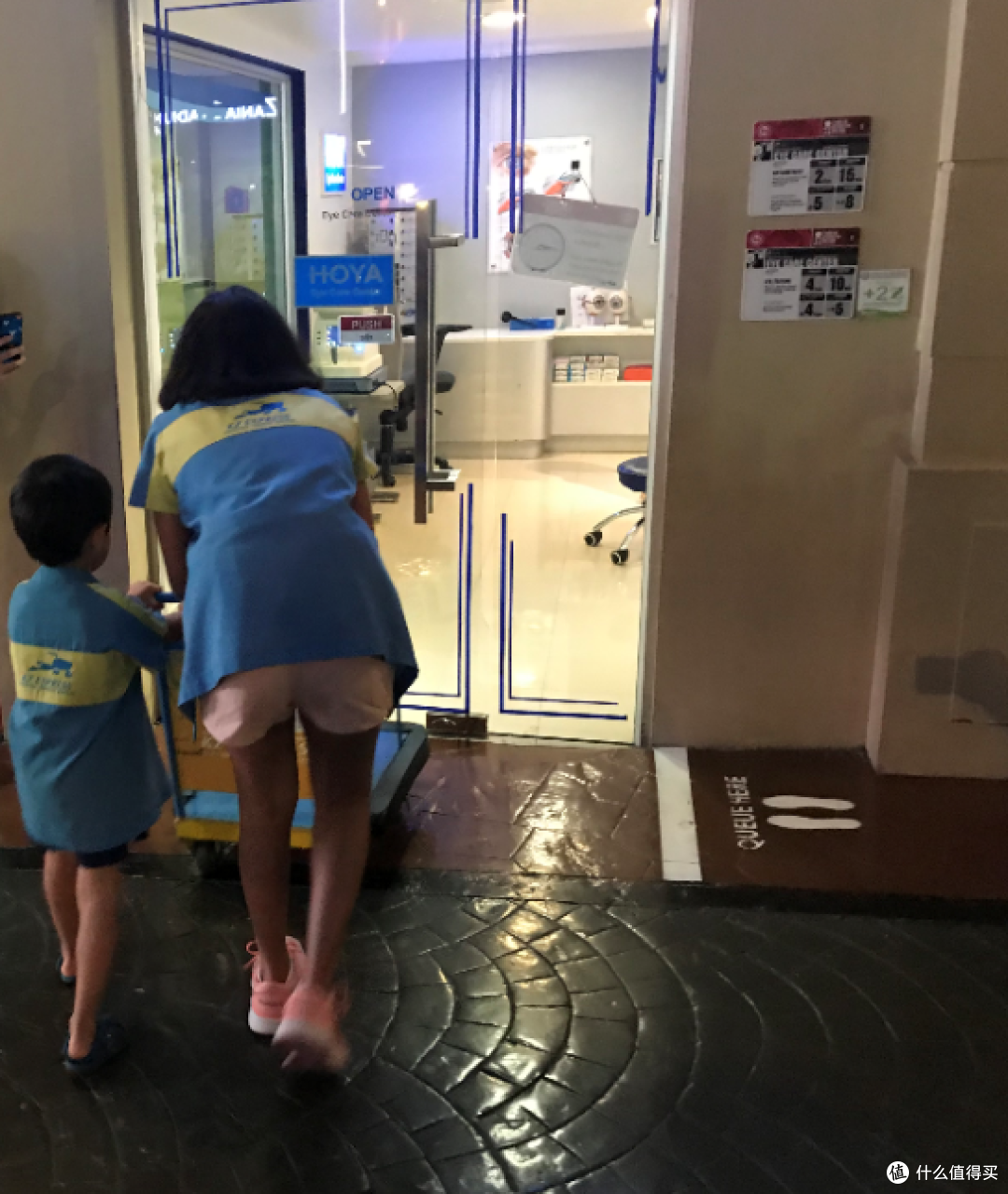 2个小朋友一组 送包裹也有去取件的任务