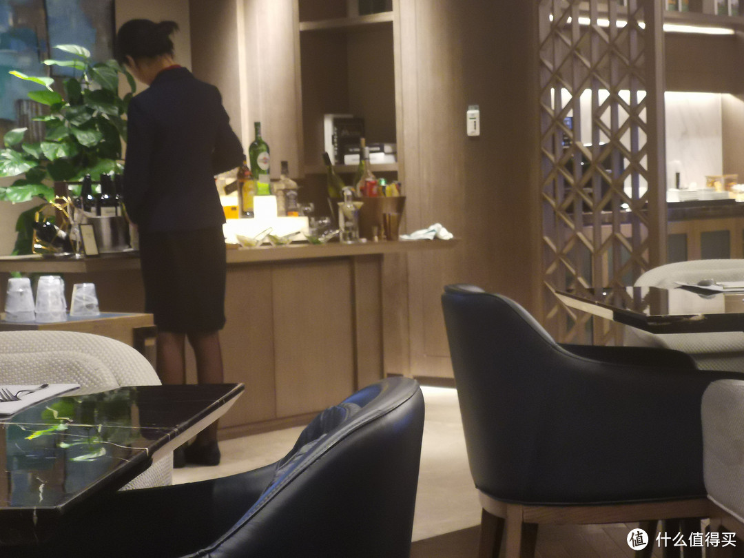 非常热情的酒廊姐姐—杭州萧山中赢希尔顿酒店入住体验（百图预警）