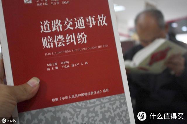 奥迪和福特车发生追尾，100万车险被拒赔，这是为什么？