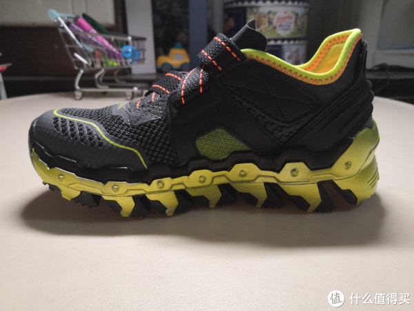 内侧，没什么花哨的东西。