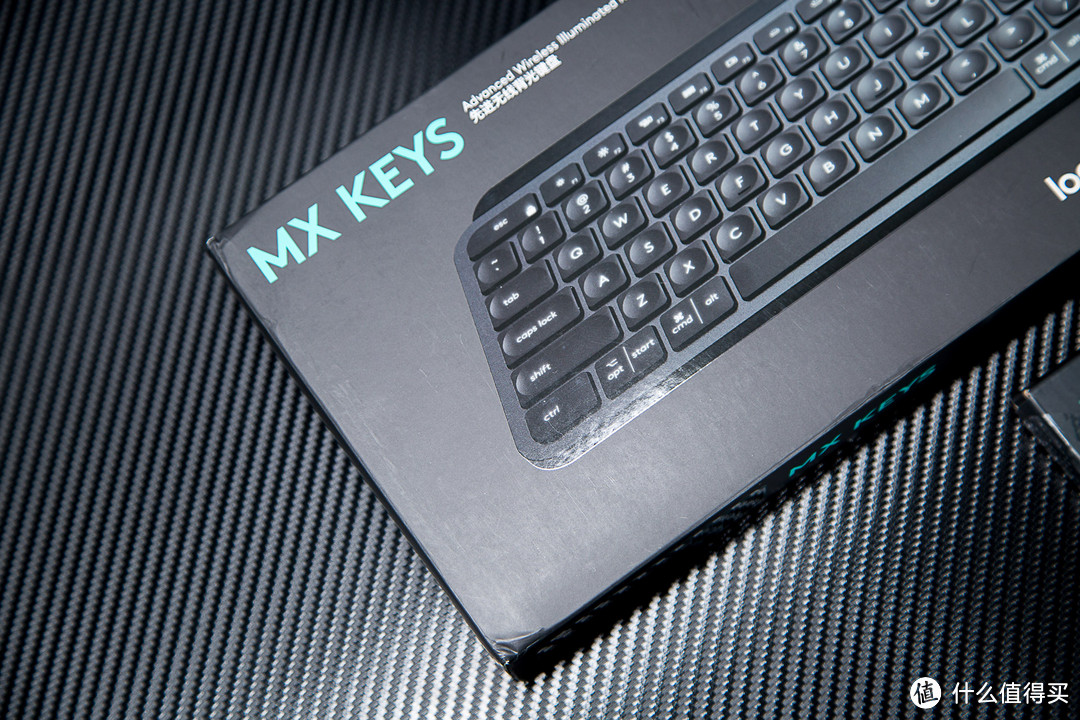 罗技 MX KEYS键盘：应对多设备桌面多设备输入需求