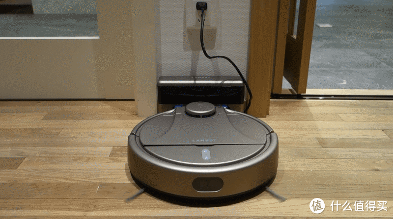 这款扫地机可以和小爱同学连接，实现语音指令控制，特别的棒