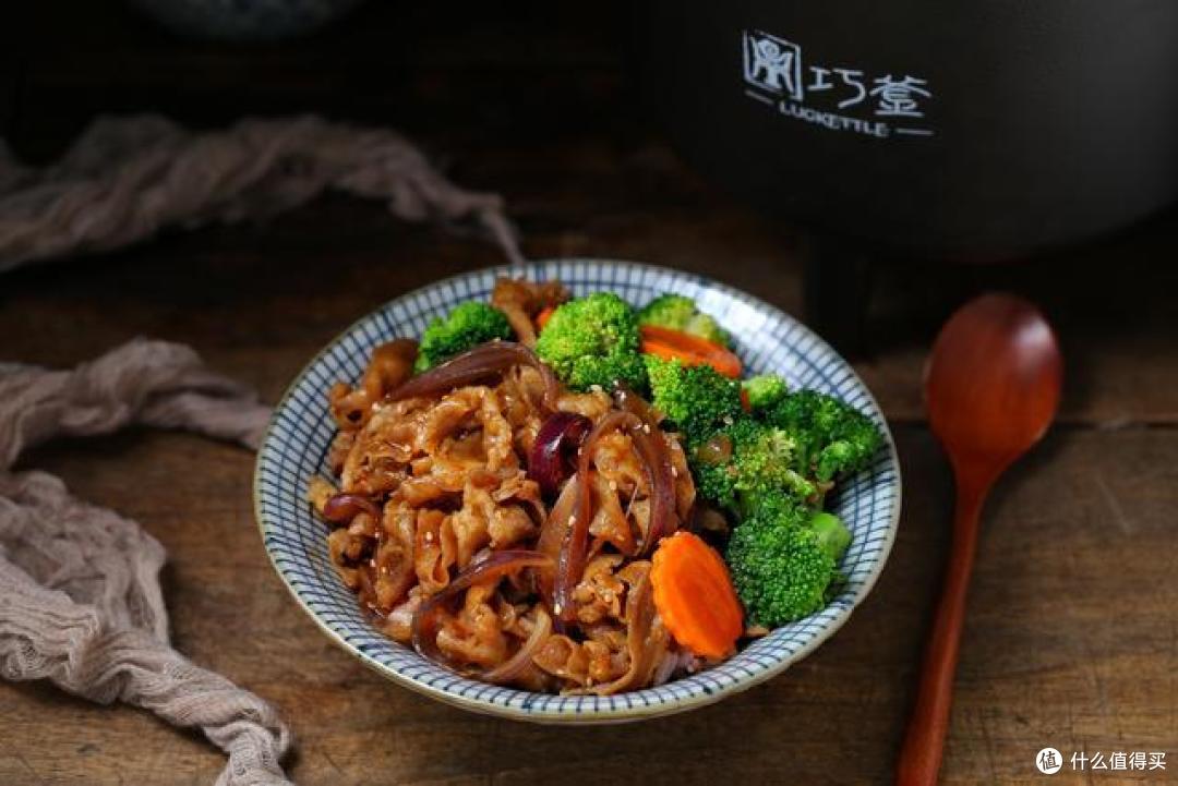 三十块钱一碗的牛肉饭自己做,用料十足、经济实惠,全家都有份!