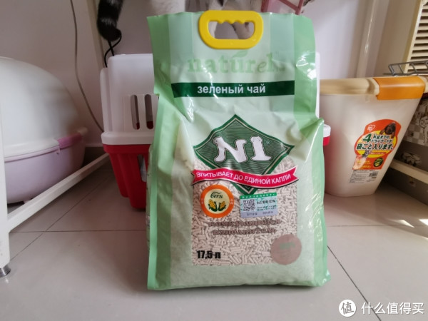 后面有只抢镜喵