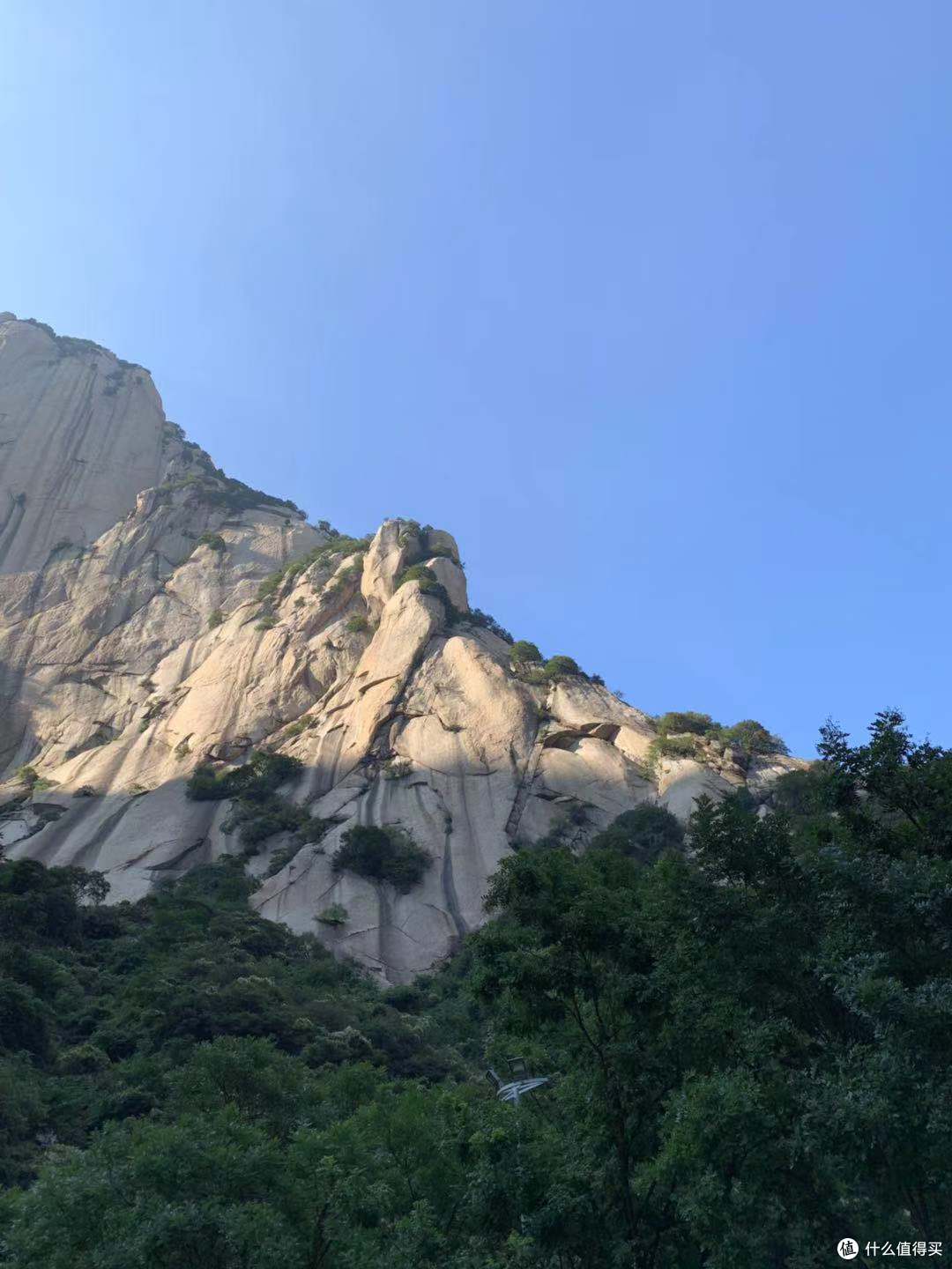下午三点多,天已经比较暗了