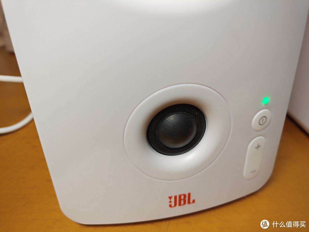 三种连接模式，各频段表现均衡——JBL PS3300桌面音箱评测。