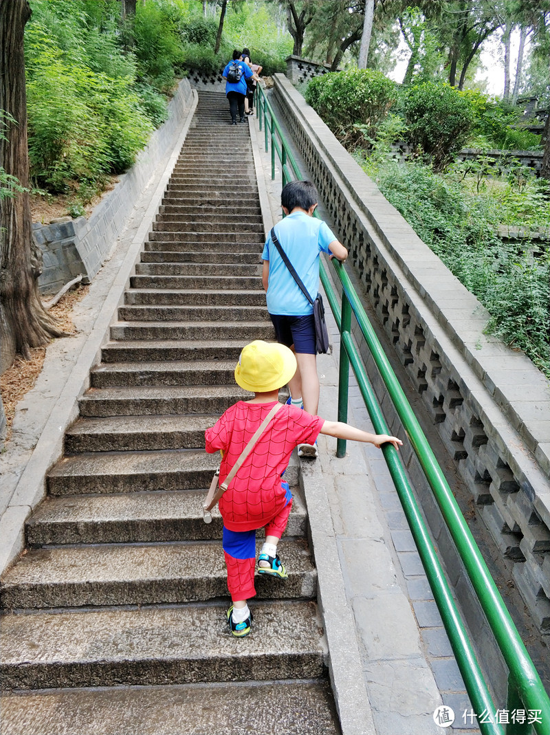 跟着小哥哥一起爬景山