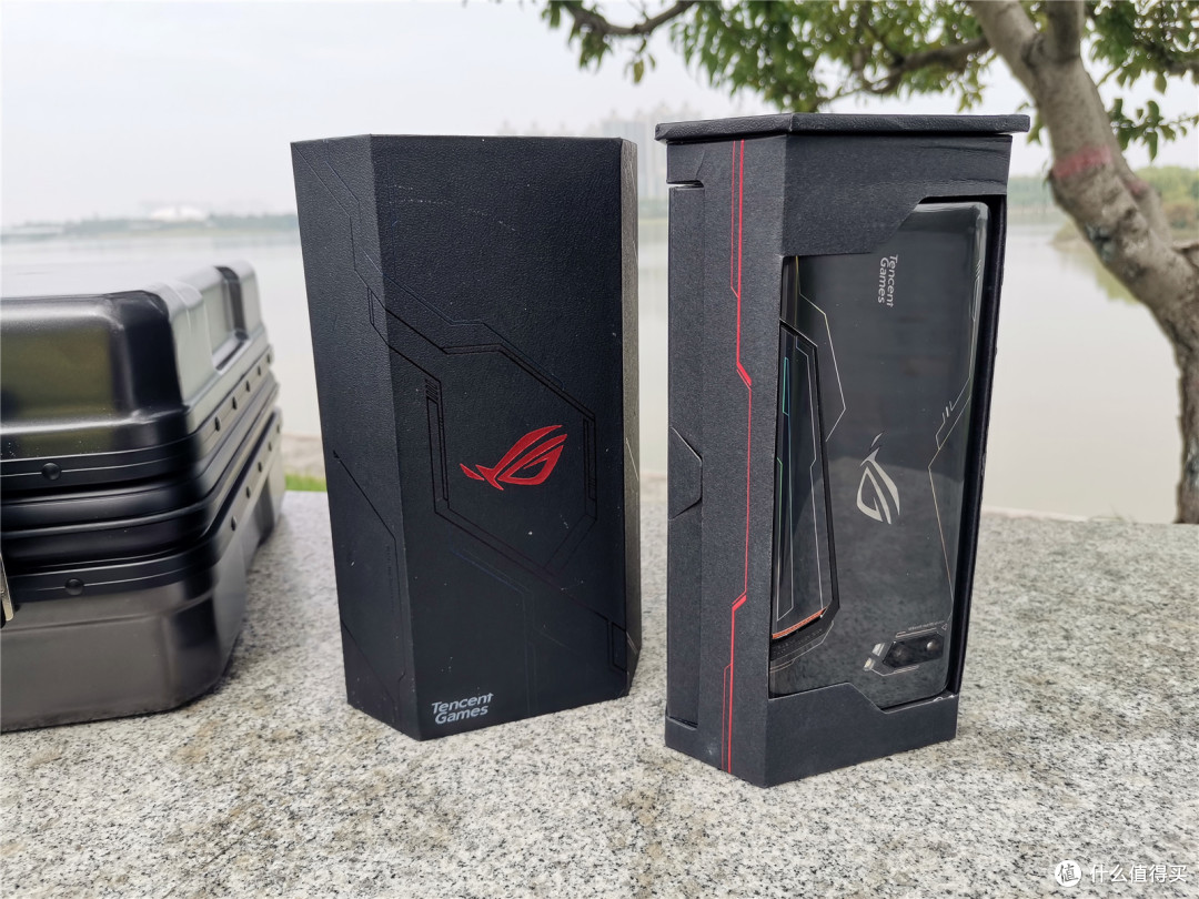 一万二的游戏手机玩起来啥感觉?ROG游戏手机2电竞装甲版全方位体验