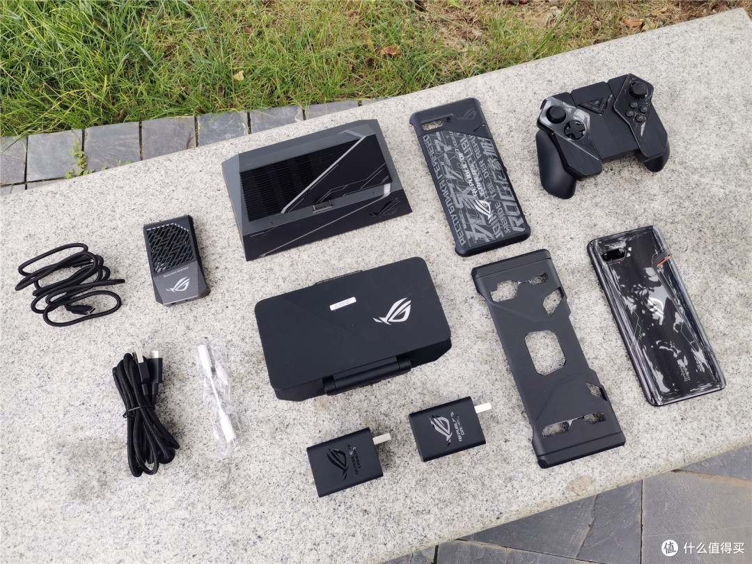 一万二的游戏手机玩起来啥感觉?ROG游戏手机2电竞装甲版全方位体验