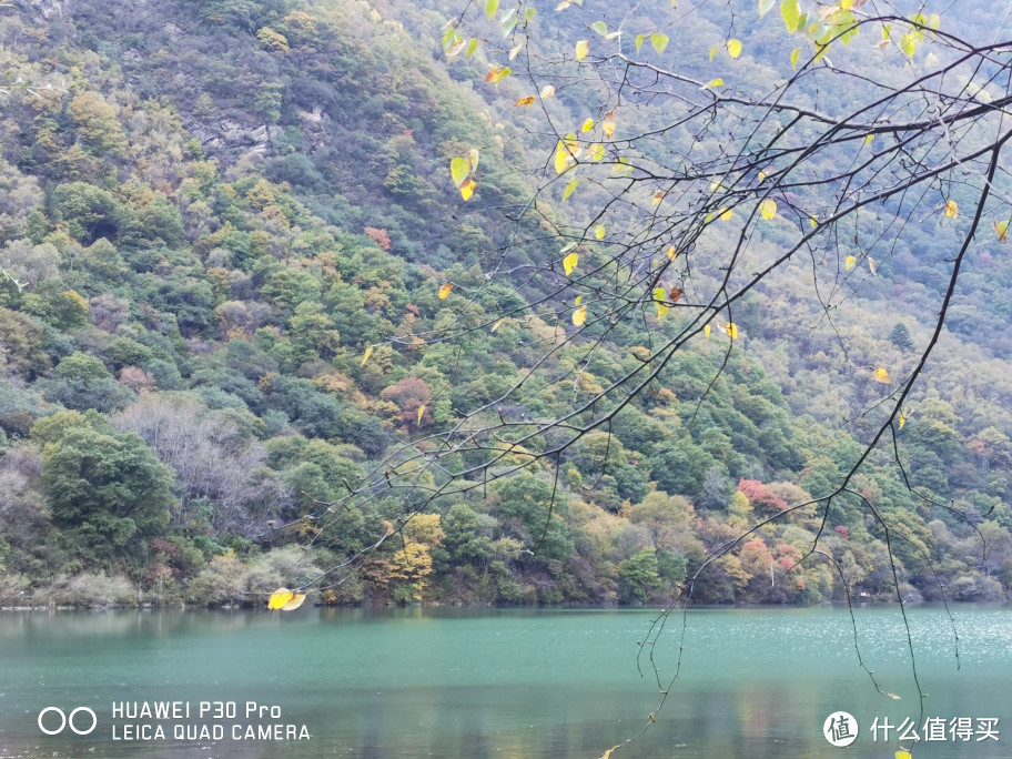 川西红叶季，来看传说媲美九寨的水