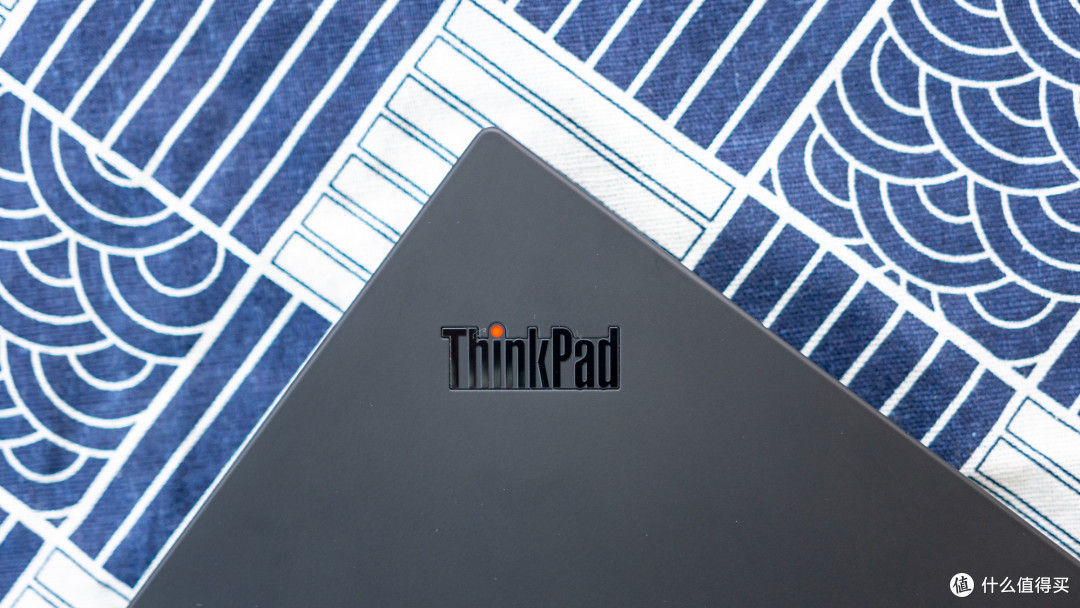 ThinkPad X1 Carbon 2019评测:年度旗舰商务本,黑FUN礼购特惠多