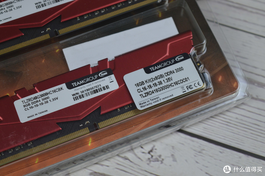支持XMP2.0,超频强劲,价位美丽：十铨VULCAN Z（火神） DDR4 3000套条开箱体验