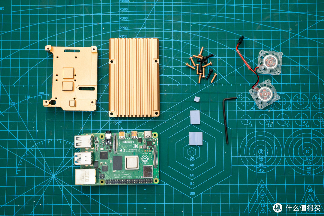 第一次用树莓派4B：巴掌大的电脑？如何安装系统？Raspberry Pi 开箱体验！